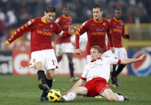 2010-12-12t164143z_01_gsp08_rtridsp_3_soccer-italy_reuters