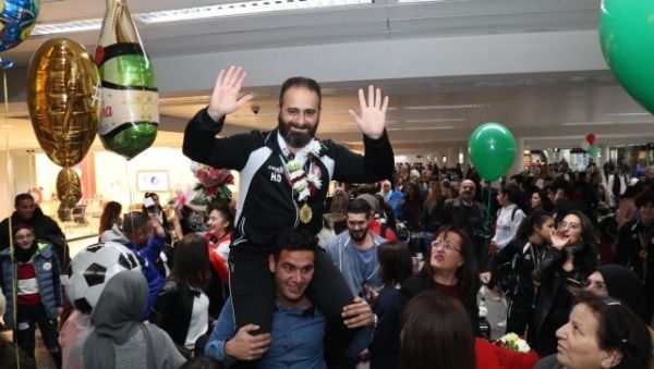 من الاستقبال