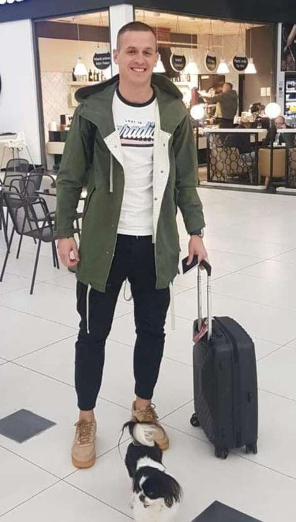 سباستيان خلال تواجده بمطار كرواتيا