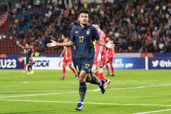 التايلاندي سوفانات مويانتا بعد التسجيل بمرمى البحرين