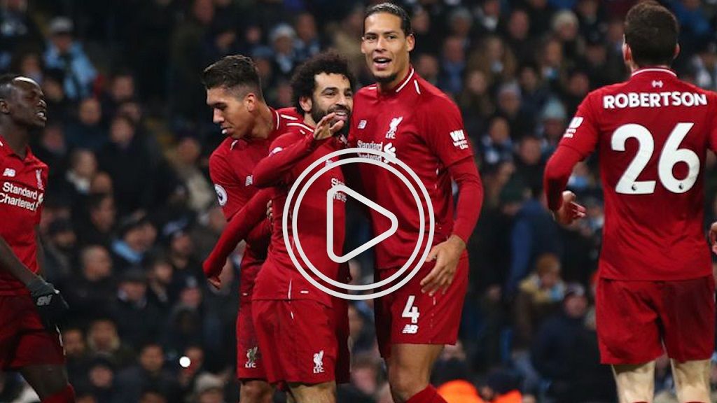 صلاح مع زملائه