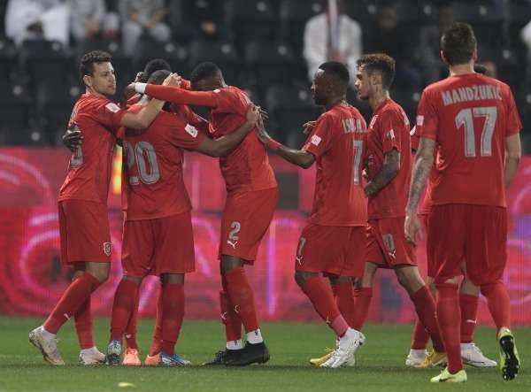 لاعبو الدحيل