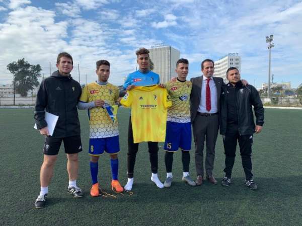 من تقديم اللاعبين