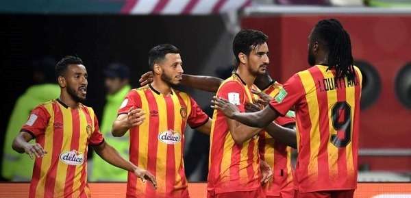 أنيس البدري مع لاعبي الترجي