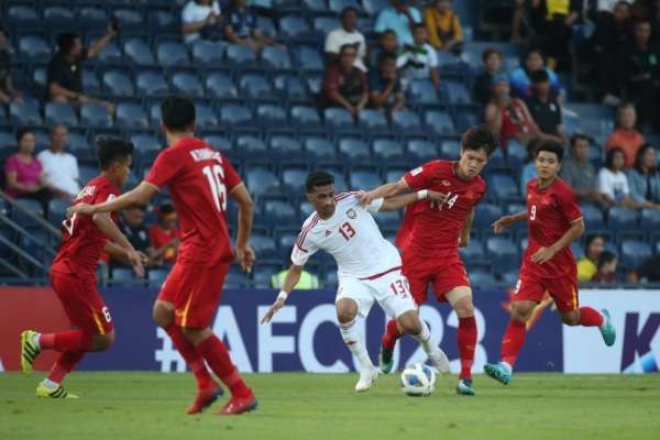 من مباراة الإمارات وفيتنام