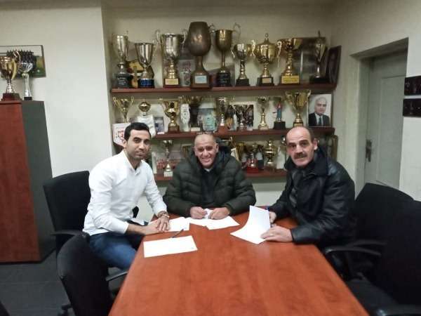 بعد توقيع العقود