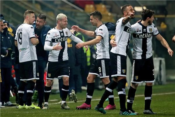 لاعبو بارما 