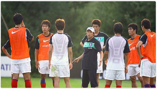 تدريبات اليوم الأول في معسكر جزيرة جيجو