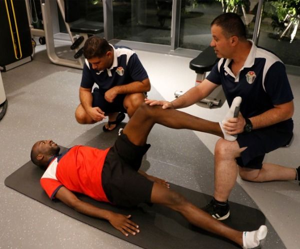 من الفحوصات الطبية لبني عطية