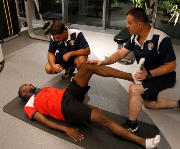 من الفحوصات الطبية لبني عطية