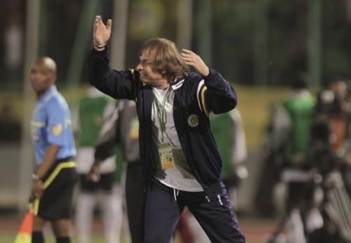 2010-10-16t231637z_01_lar03_rtridsp_3_soccer_reuters