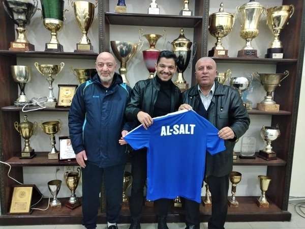 بعد توقيع العقود