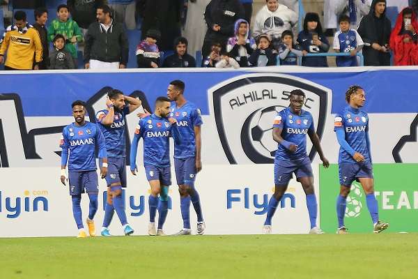 فرحة لاعبي الهلال بهدف الشهري