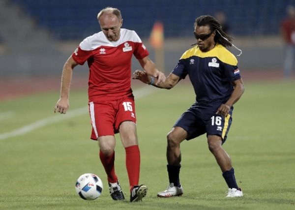 نفش "يسار" خلال مباراة الأردن مع نجوم العالم