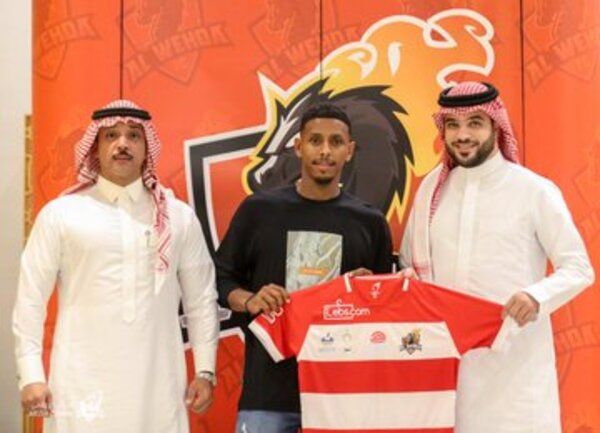 بعد توقيع العقود