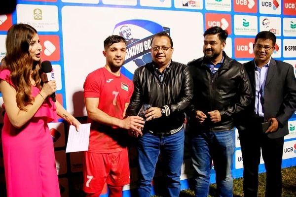 محمود ابو وردة لاعب فلسطين ينال جائزة أفضل لاعب