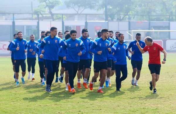 لاعبو الأهلي