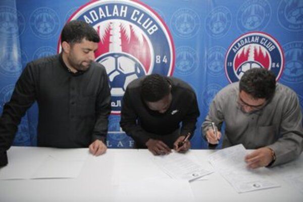 تراوري خلال التوقيع 