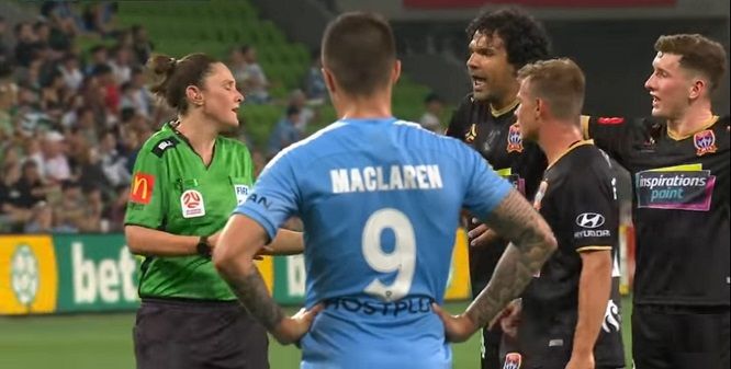 كيت جاسويكز أثناء المباراة