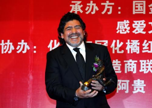 2010-11-04t103940z_01_dbg214_rtridsp_3_china-maradona_reuters