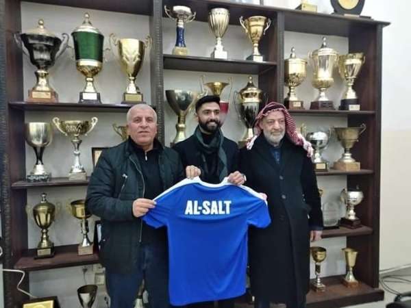 جانب من التوقيع