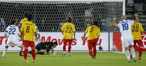 2010-12-15t181400z_01_abd09_rtridsp_3_soccer-club_reuters