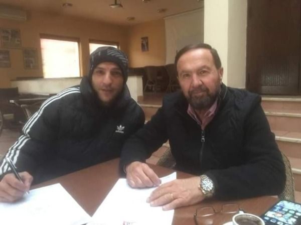 بعد توقيع العقود