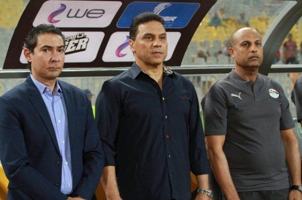 بركات مع الجهاز الفني للفراعنة