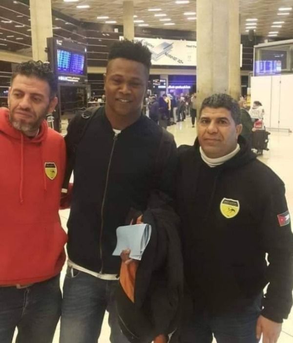 باترين لحظة وصوله للأردن