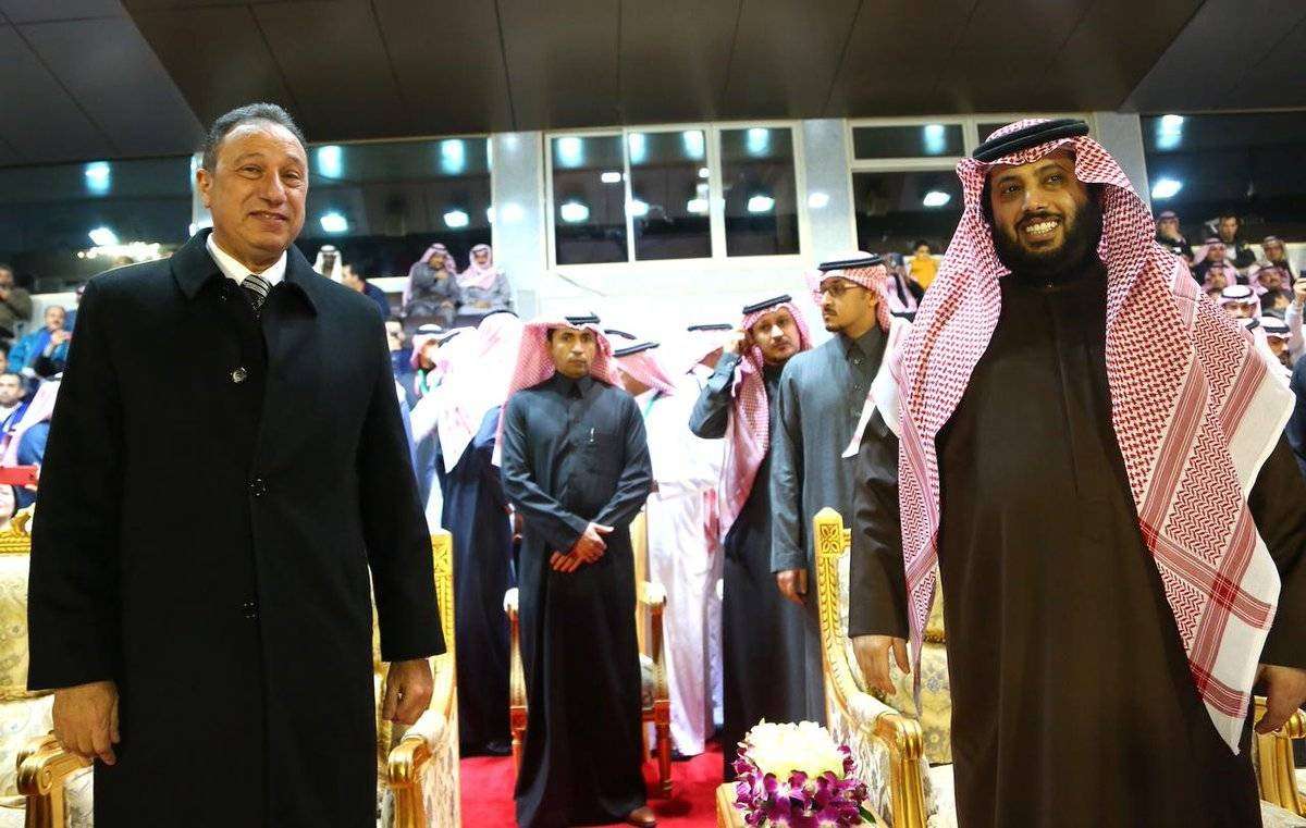 آل الشيخ ومحمود الخطيب رئيس الأهلي - أرشيفية