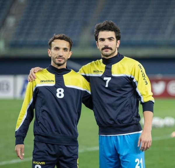 أحمد الرياحي (يمين)