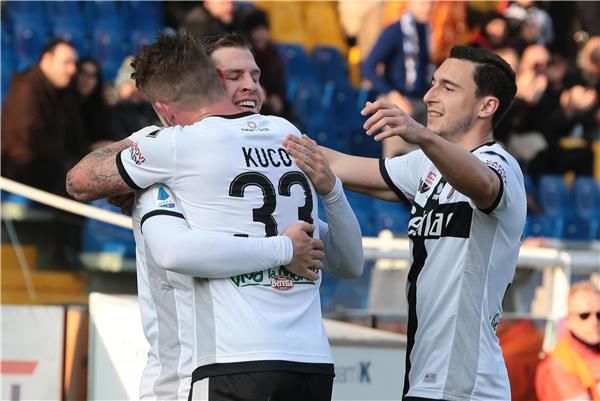 لاعبو بارما 