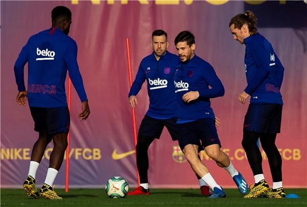 كارليس بيريز بتدريبات برشلونة