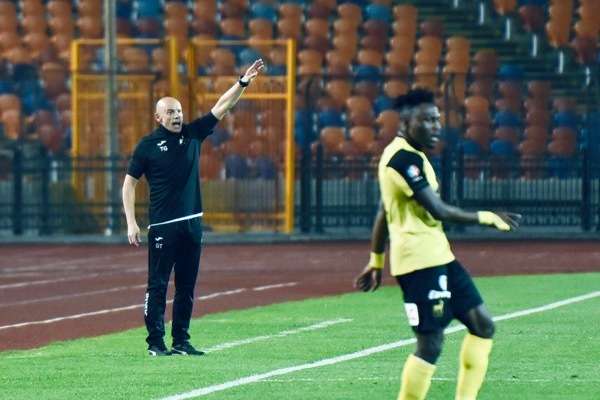 تاكيس جونيس