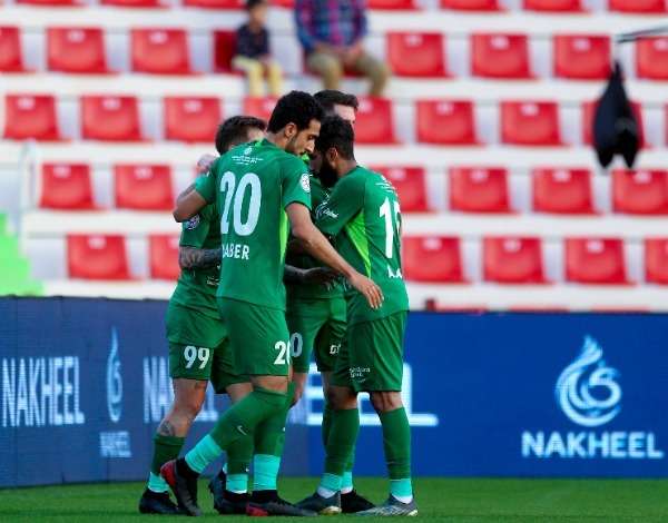 من مباراة شباب الأهلي وحتا