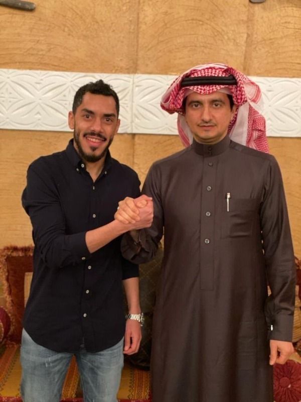 بعد توقيع العقود