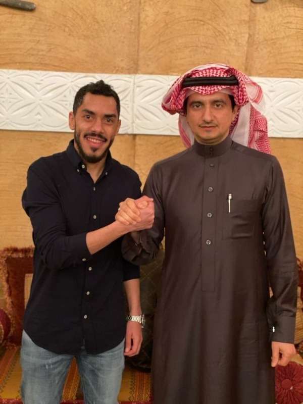 بعد توقيع العقود