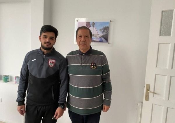 سفيان خياط (على اليسار)