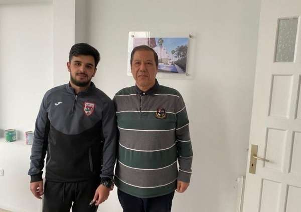 سفيان خياط (على اليسار)