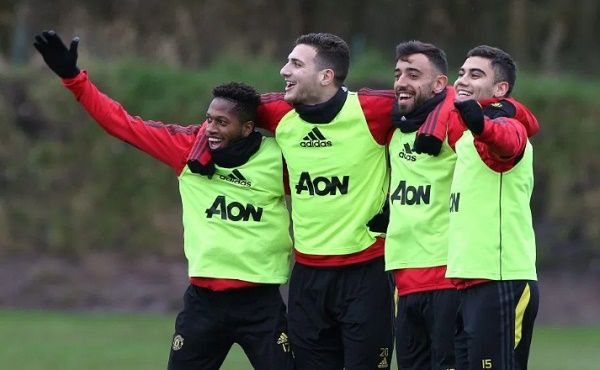 فرنانديز بين لاعبي اليونايتد