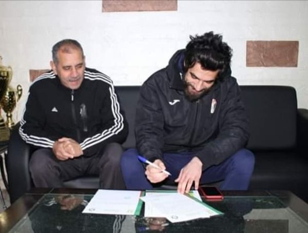 الباشا خلال التوقيع