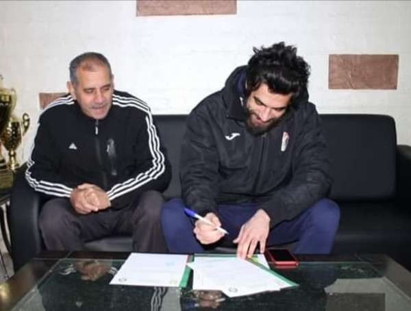 الباشا خلال التوقيع