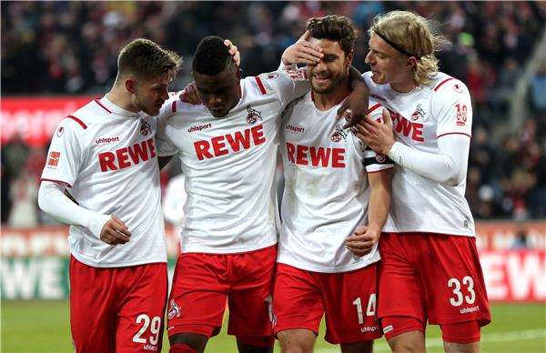 كوردوبا مع لاعبي كولونيا 