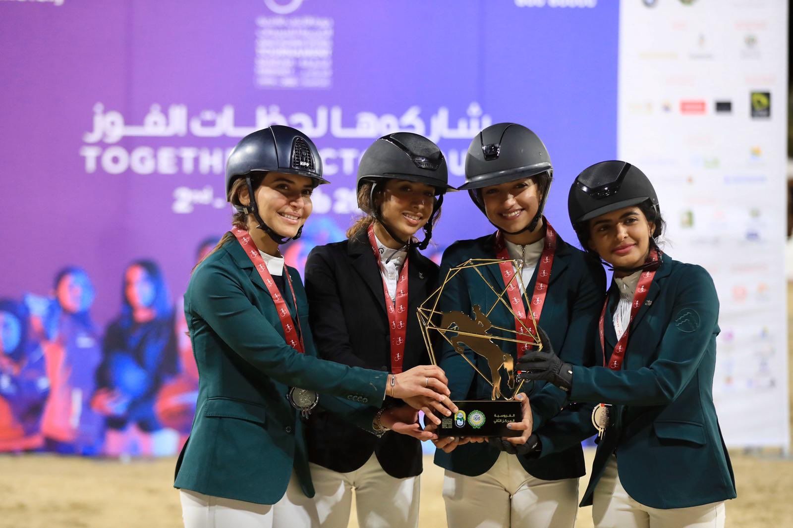 الفريق السعودي النسائي للفروسية في التتويج