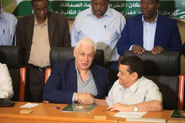 من مراسم التوقيع