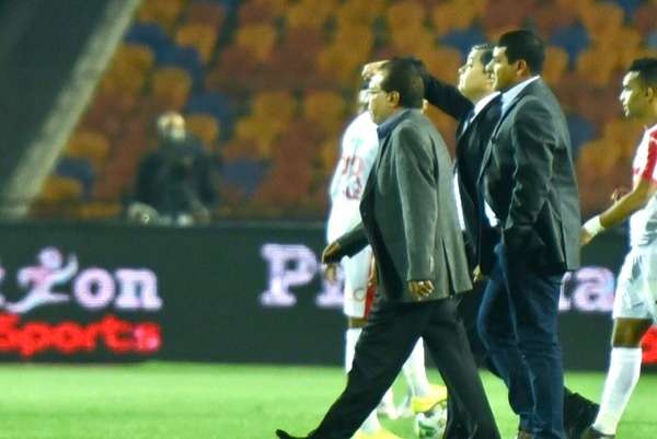 طرد طارق العشري من مباراة الزمالك وحرس الحدود 