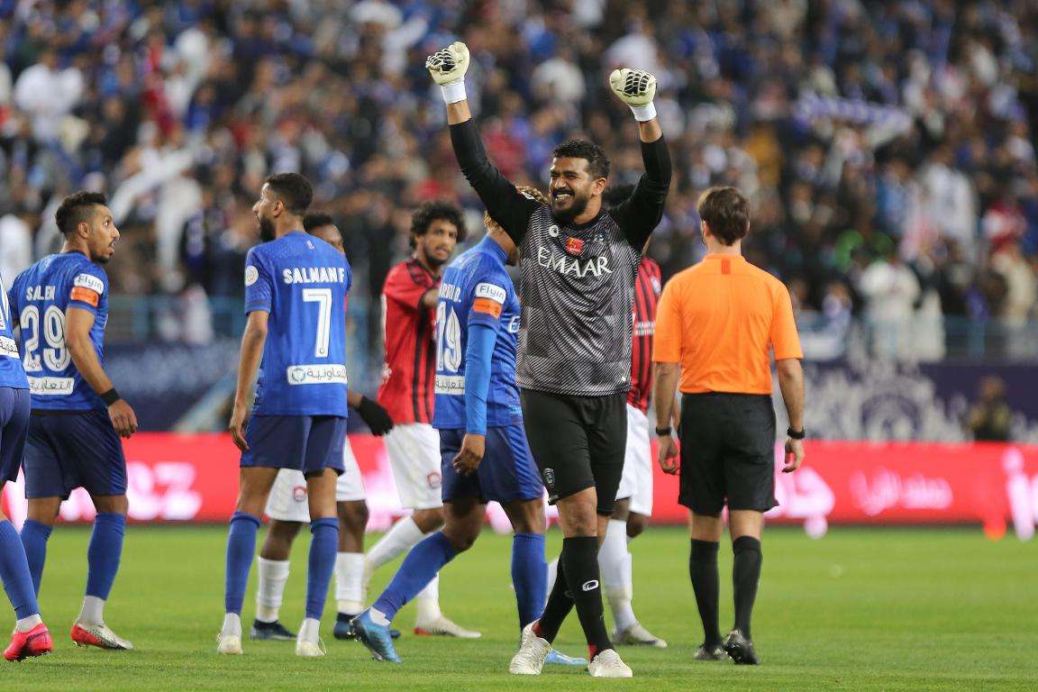 فرحة المعيوف مع لاعبي الهلال