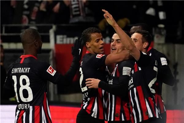 فرحة لاعبي فرانكفورت