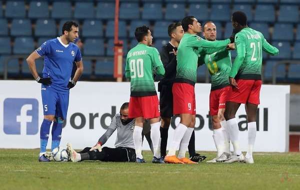 من مشاهد الاحتجاج على قرارات الحكام