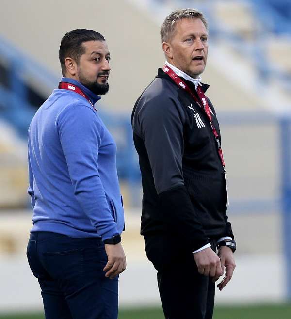 عمر نجحي (على اليسار)